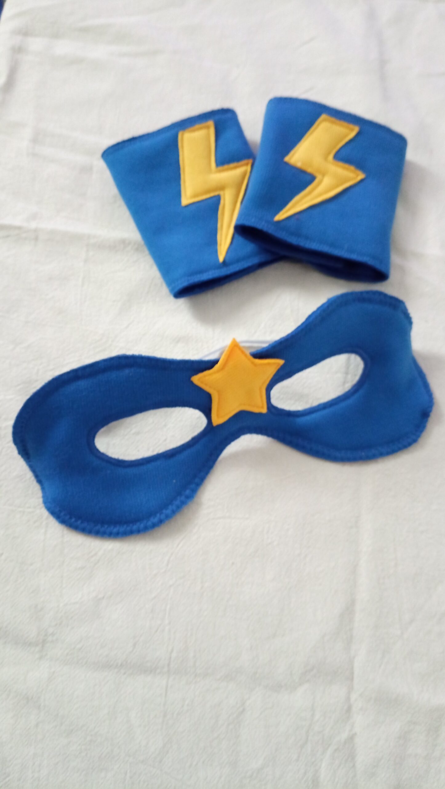 Antifaz y muñequeras - Imagen 4