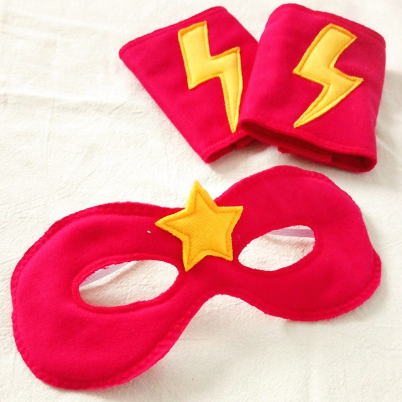 Antifaz y muñequeras