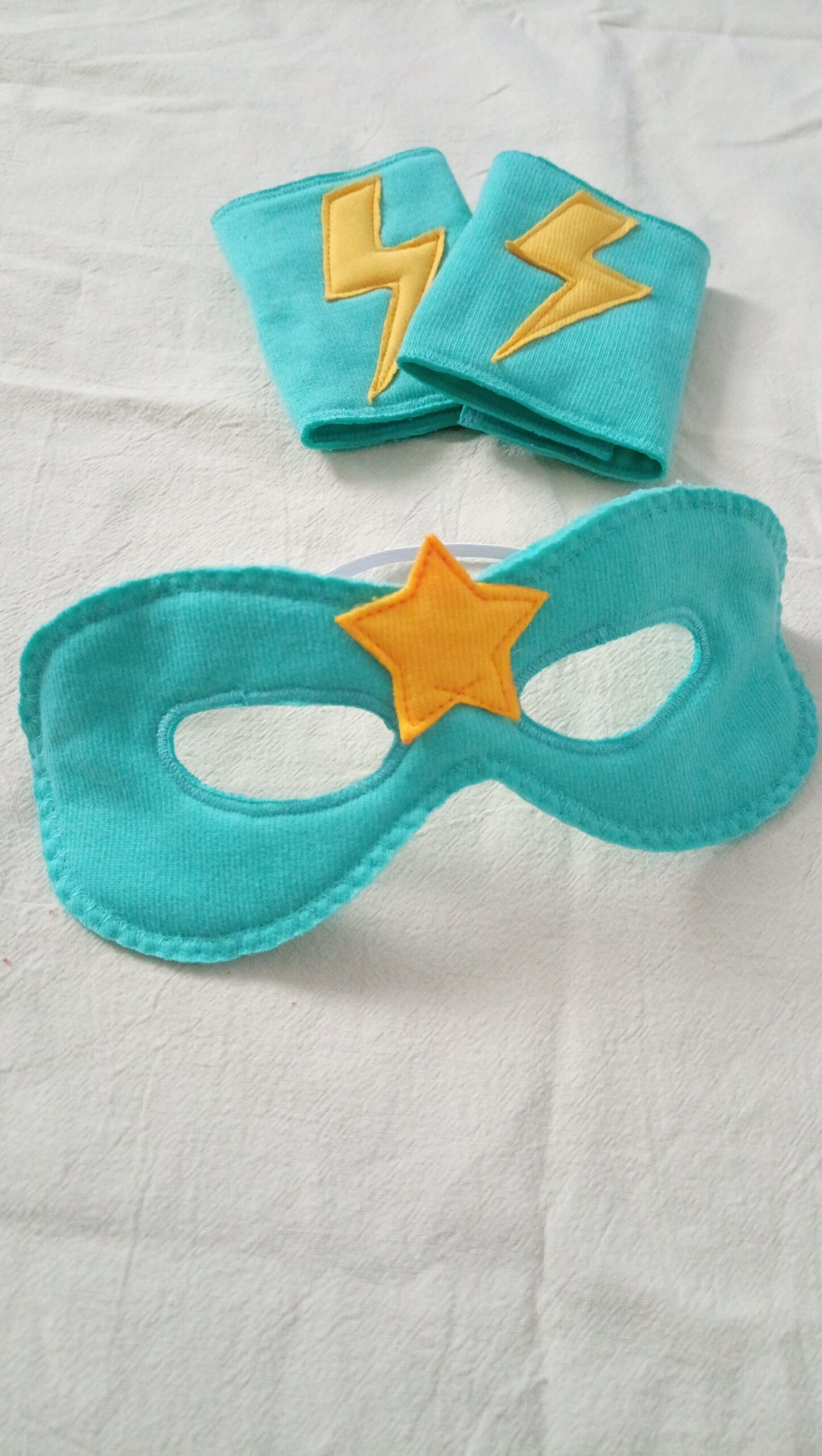 Antifaz y muñequeras - Imagen 2