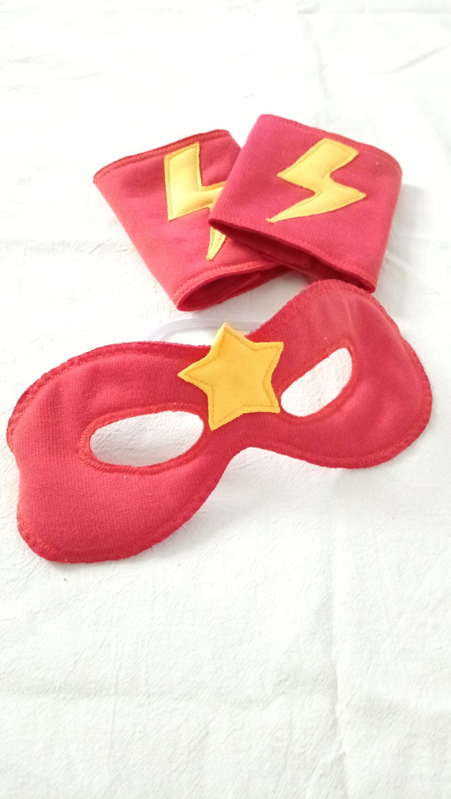 Antifaz y muñequeras - Imagen 3